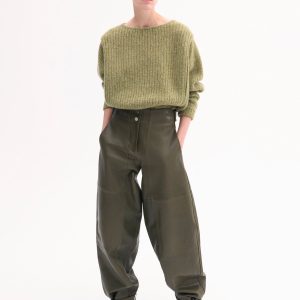 Curved Trouser in Leather - Olive