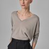 V-Neck Sweater in Fine Cashmere - Stone